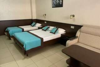 Гостевой дом Садко на Шевченко 79 Анапа Стандартный 3-х местный номер !-2