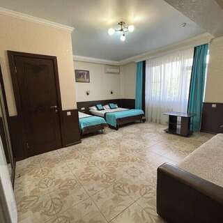 Гостевой дом Садко на Шевченко 79 Анапа Стандартный 3-х местный номер !-9