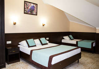 Гостевой дом Садко на Шевченко 79 Анапа Мансардный 3-х местный-1